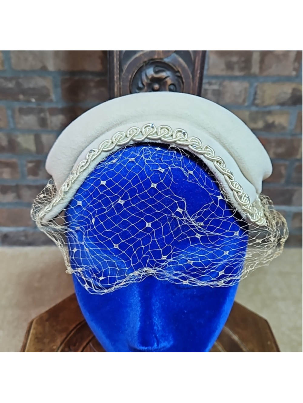 Vintage Christine Origional, New York ladies hat. Felt, brocade, rhinestones. - Picture 2 of 7